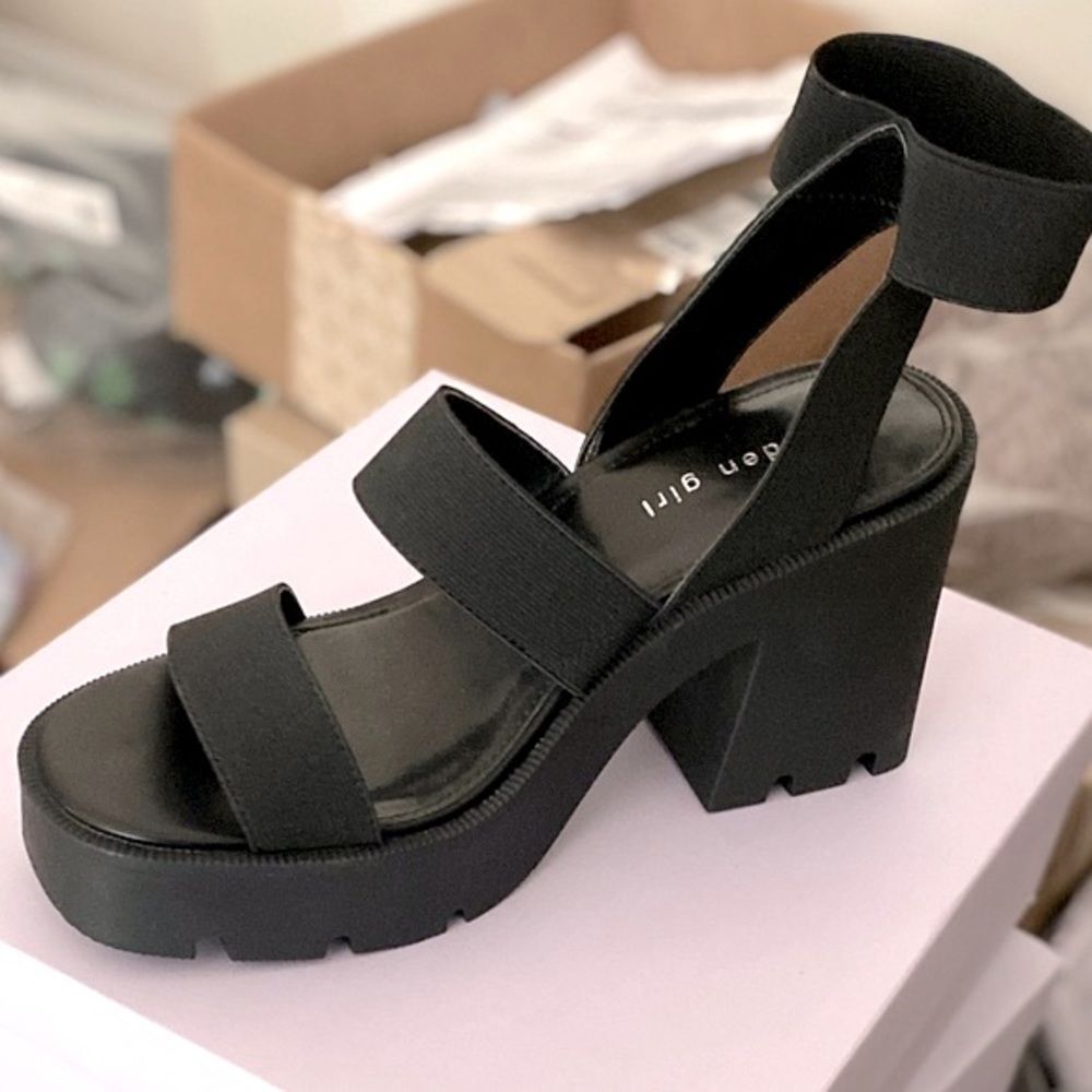 MADDEN GIRL Temple Heel Sandal Woman Size 9.5 Black Lug Sole Block Platform NEW - Picture 1 of 9